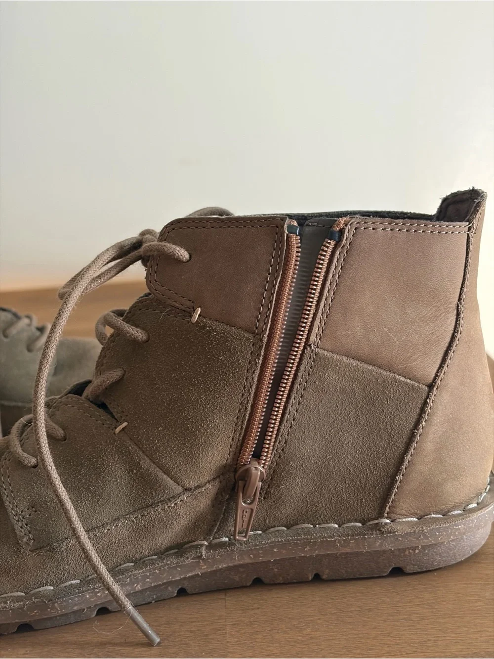 Clarks Trace Pine Taupe Suede Leather Lace-Up Side-Zip Ankle Boots Women Size 6W